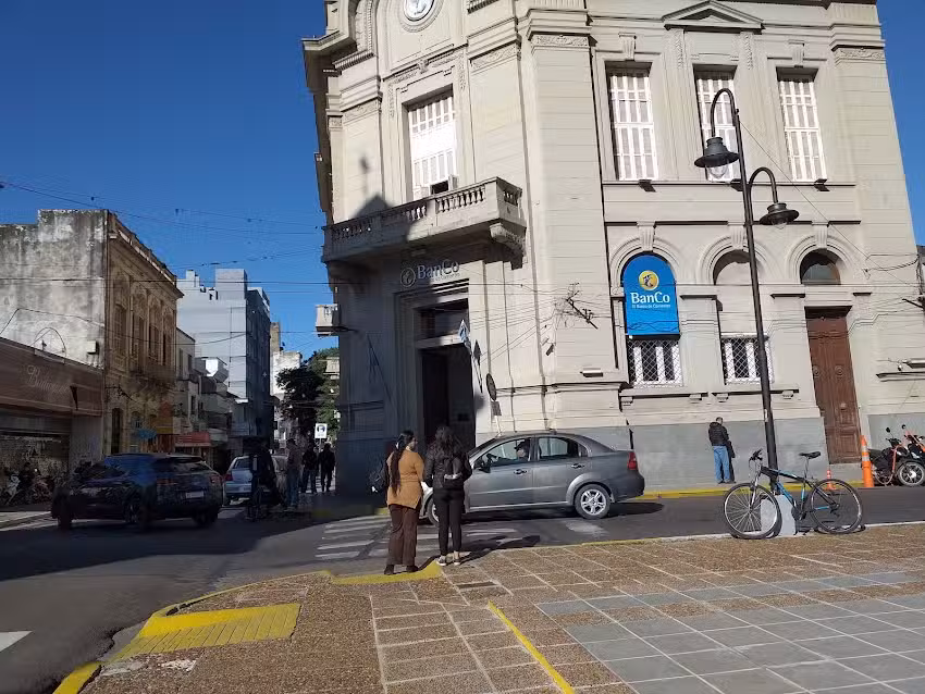 Banco de Corrientes San Juan y 9 de julio