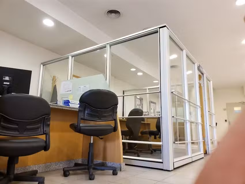 Banco Patagonia sucursal Av. Fuerza A&eacute;rea