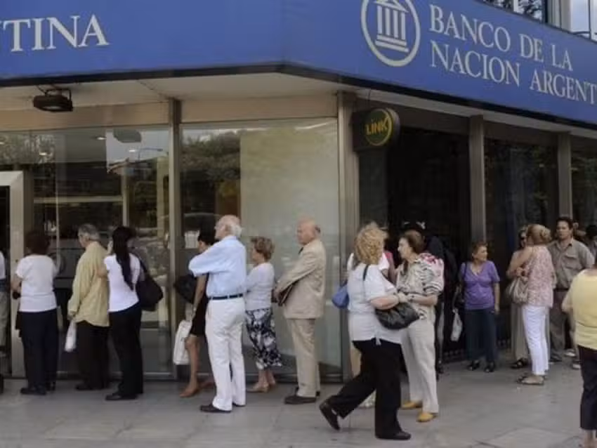 Bandera De Los Andes Y Libertad. Banco Nacion